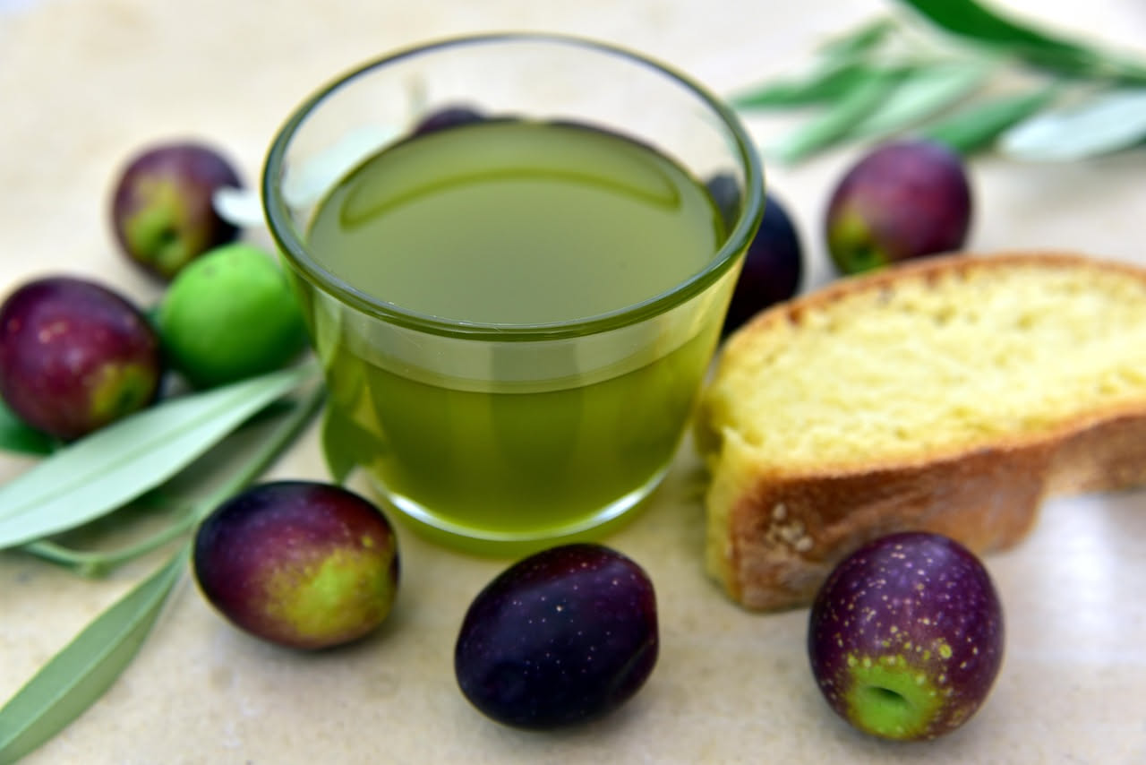 Come riconoscere l'olio autentico: la guida pratica